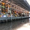 IMG_3461_SP The floating market remains a popular destination for both foreign and domestic tourists.